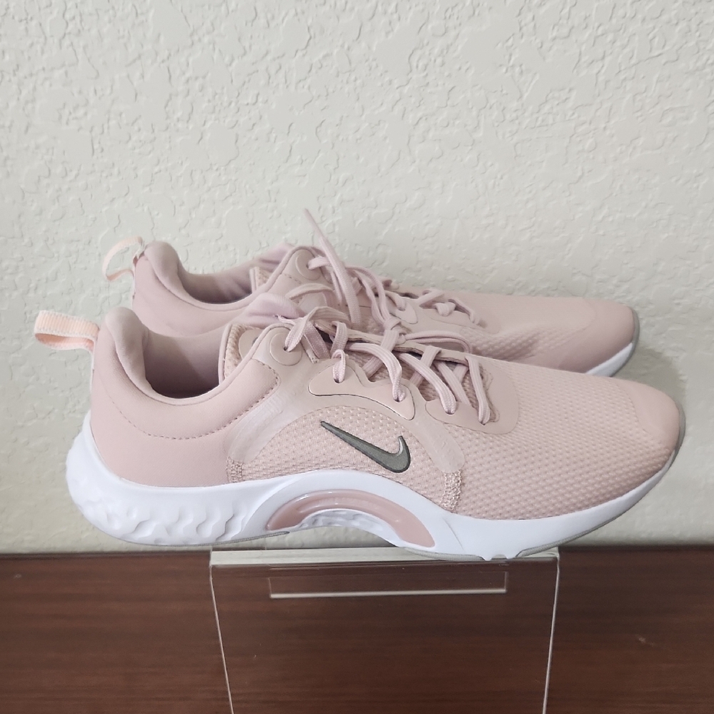 Nike Women's Soft Pink Athletic Sneakers
